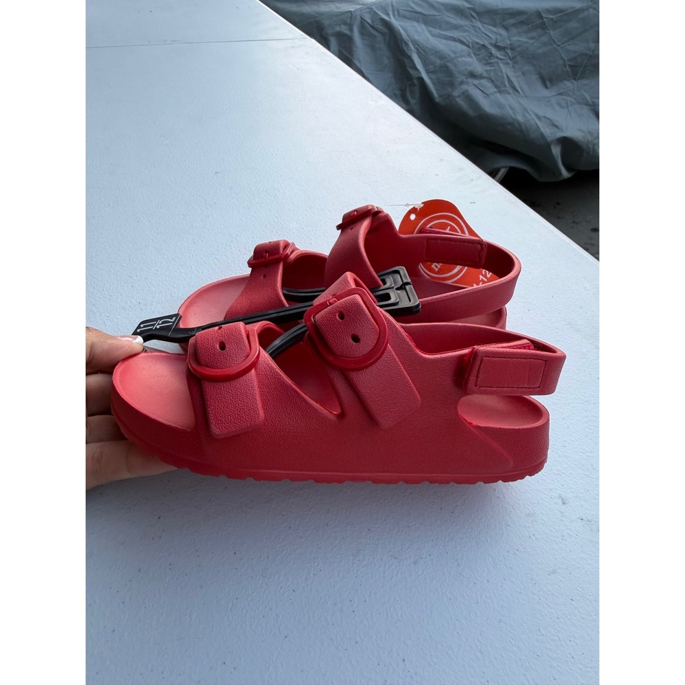 Kids red double buckle sandals 11/12